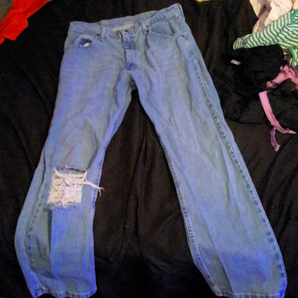 Baggy ripped jeans